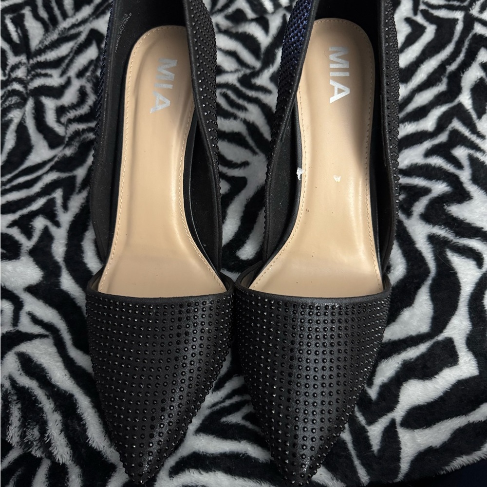 NWOT 
MIA BLACK TEXTURED HEELS 👠
SUPER CONFORTABLE & ELEGANT